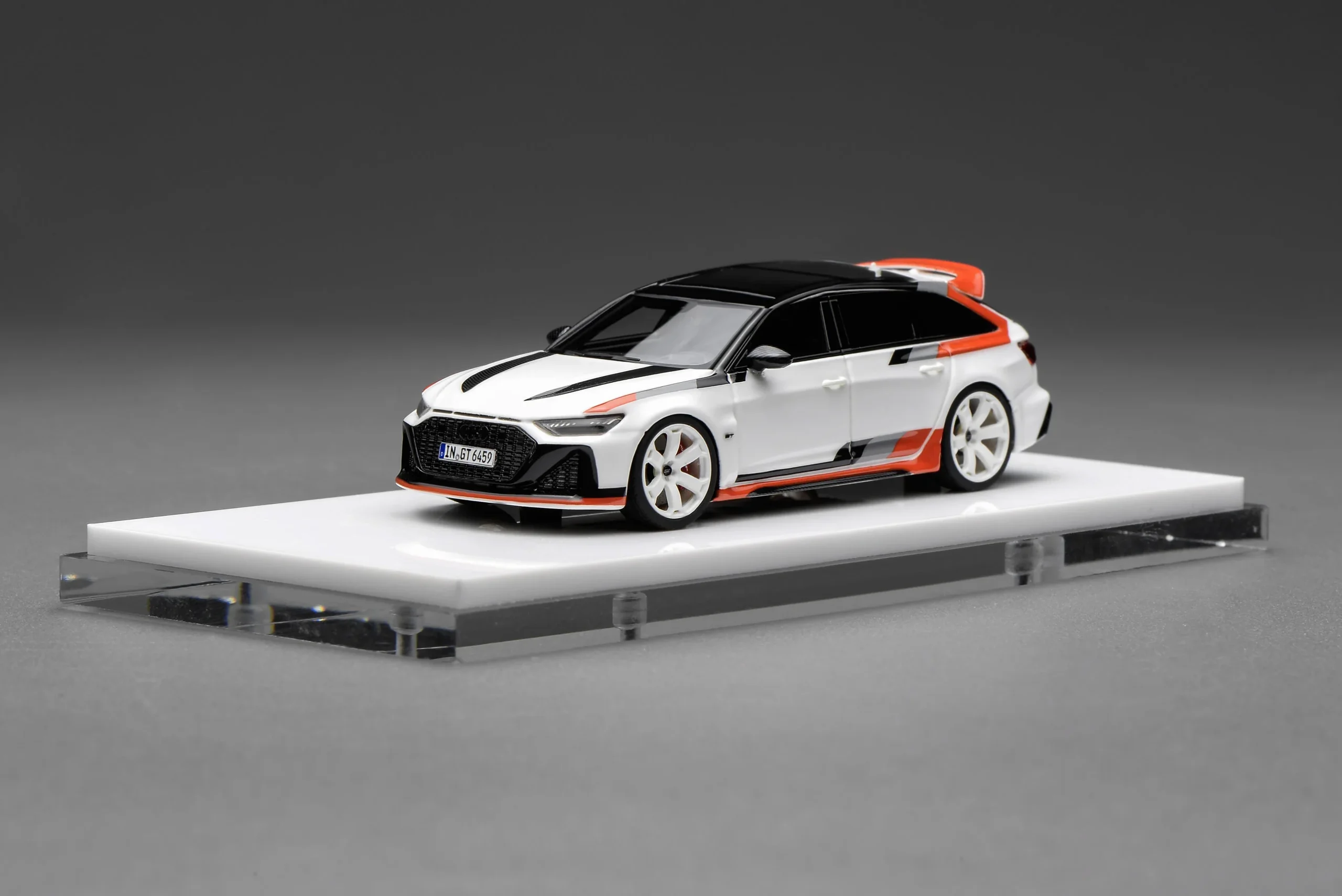 1:18 Audi RS 6 Avant GT Akona White