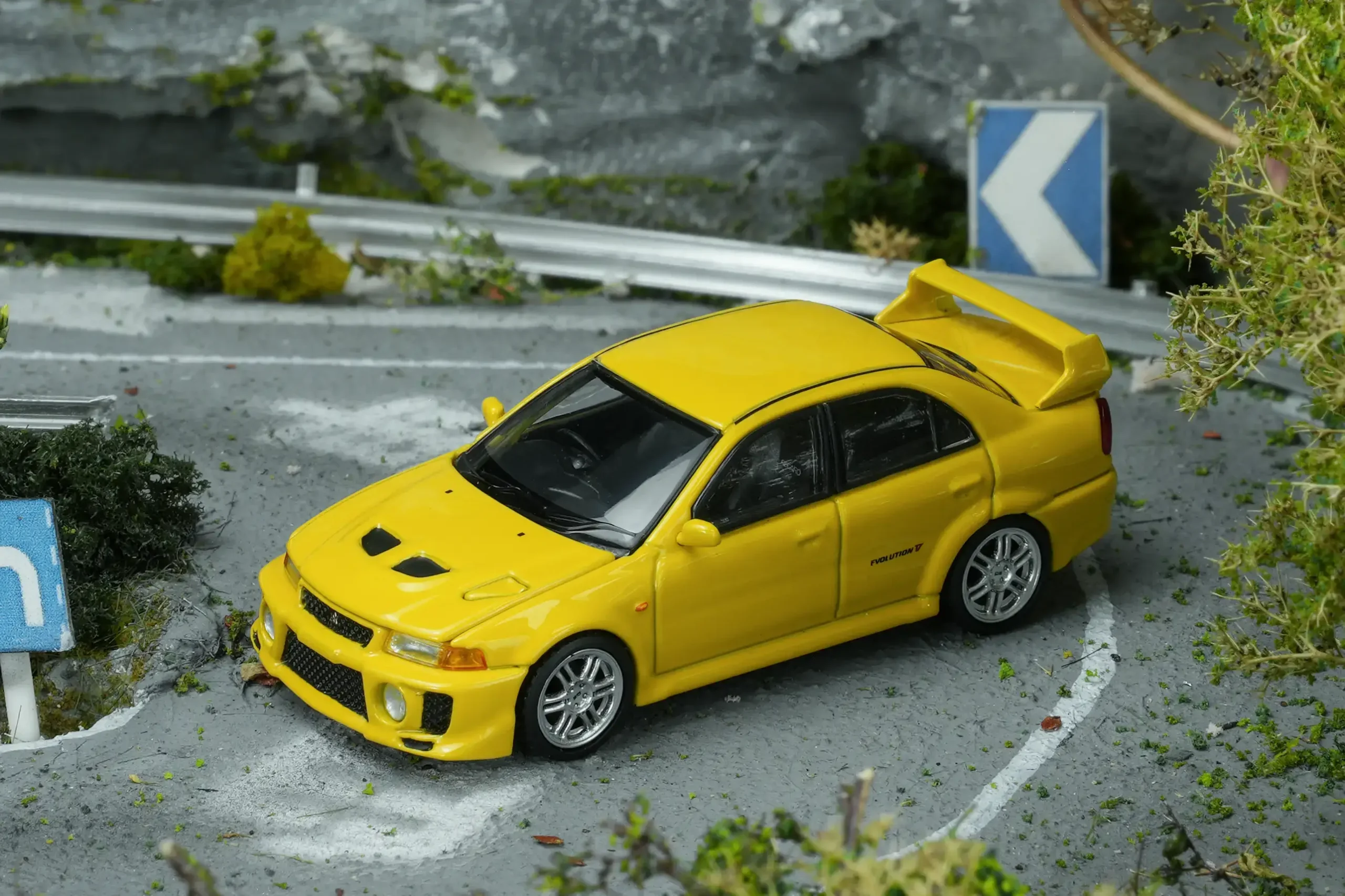 Mitsubishi Lancer Evolution V GSR Dandelion Yellow