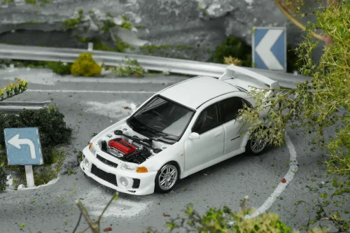Mitsubishi Lancer Evolution V GSR Scotia White