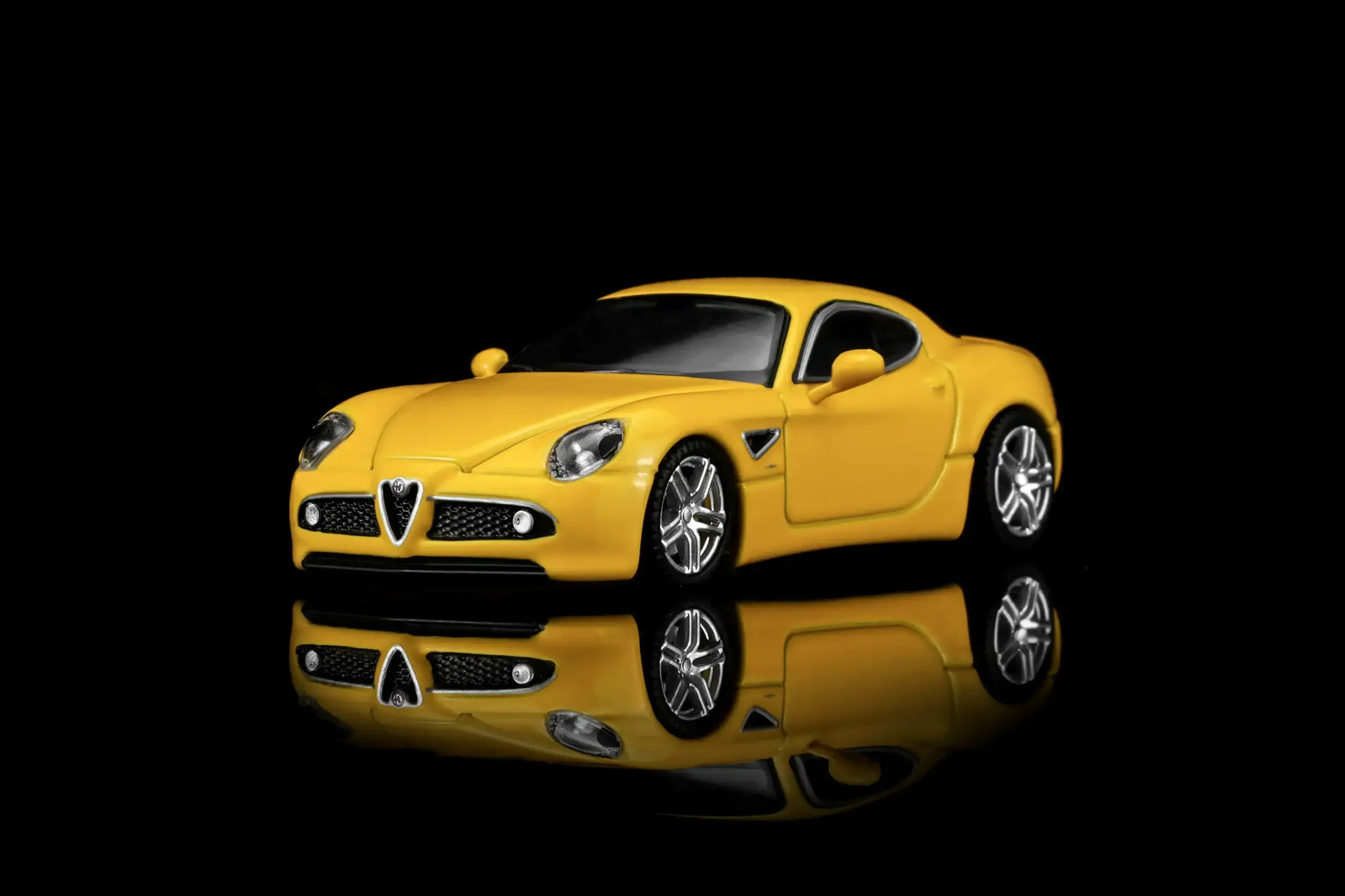 Alfa Romeo 8C Competizione 2008 Giallo Mica 1:64