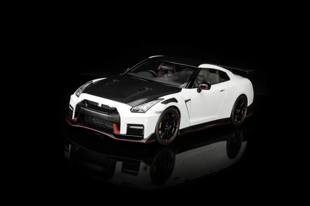 MOTORHELIX 1:18 Nissan GT-R NISMO (R35) Special Edition 2022