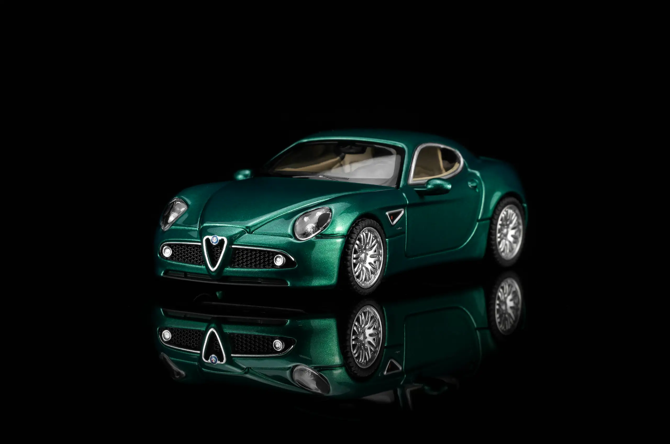Alfa Romeo 8C Competizione 2008 Customized Green Alfa Romeo 8C Competizione 2008 Customized Green MOTORHELIX