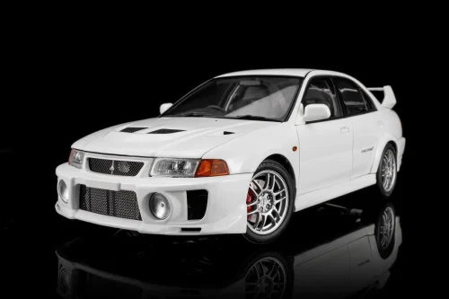 Mitsubishi Lancer Evolution V GSR Scotia White MOTORHELIX